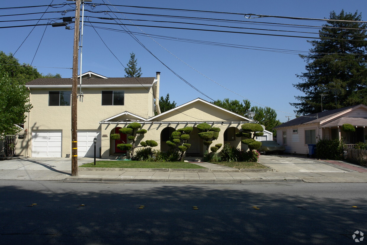 Building Photo - 1110 Redwood Ave