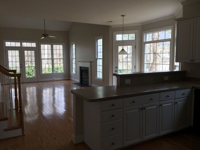 Building Photo - 3be/3ba Townhouse Near The Forest At Duke
