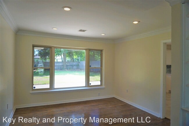 Building Photo - 3 br, 2 bath House - 1112 W Wilshire Blvd