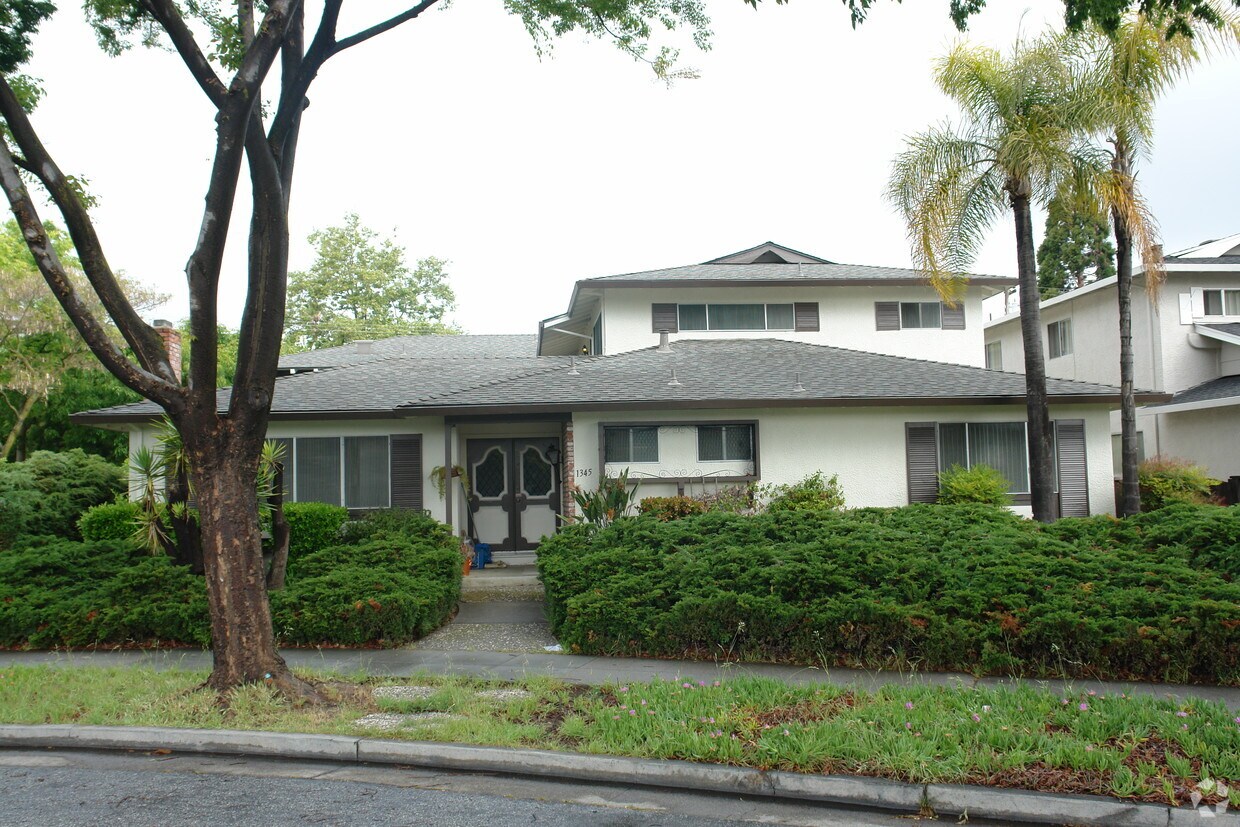 Building Photo - 1345 Saratoga Ave