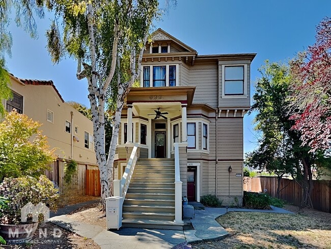 Building Photo - 633 Carolina St