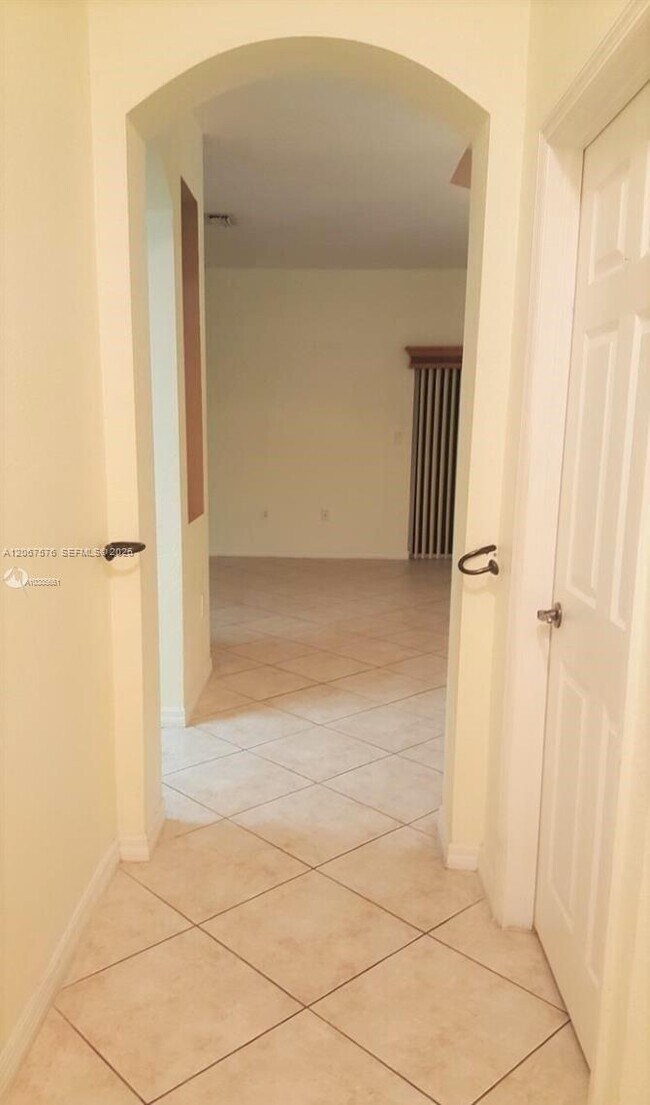 Building Photo - 12738 SW 49th Ct