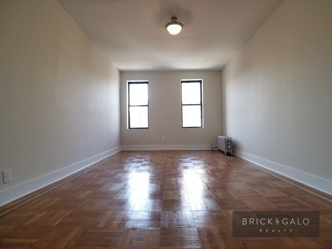 Building Photo - 2100 Westbury Ct