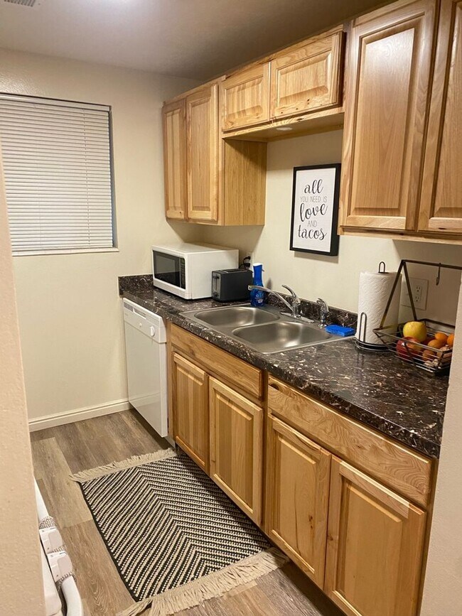 Building Photo - 1B/1B Pet Friendly Apartment South of BYU