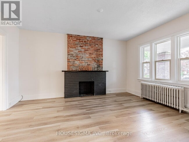 Building Photo - 110 Duplex Ave