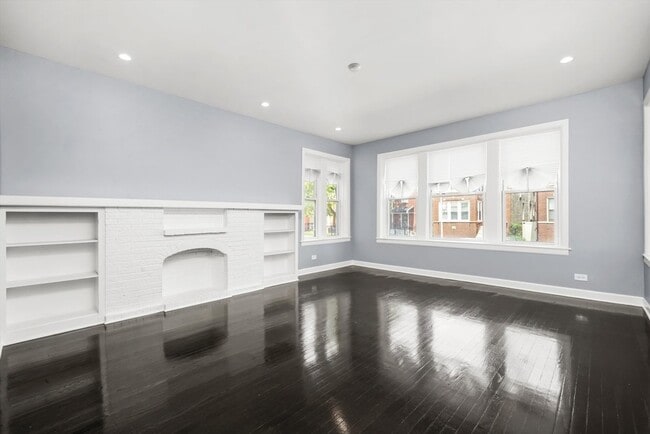 Building Photo - 5331 W Congress Pkwy