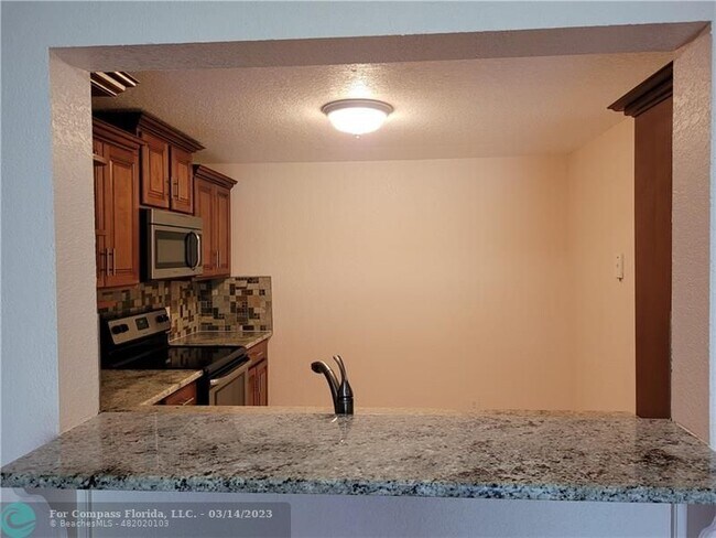 Foto del edificio - 2027 Coral Ridge Dr