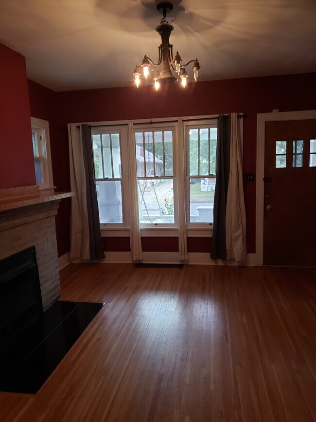 Foto del edificio - 233 N Poplar Ave