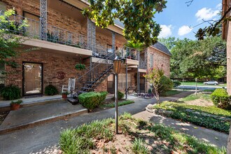 Building Photo - 4349 Bellaire Dr S