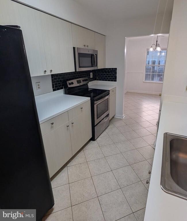 Foto del edificio - 702 Wind Ridge Dr