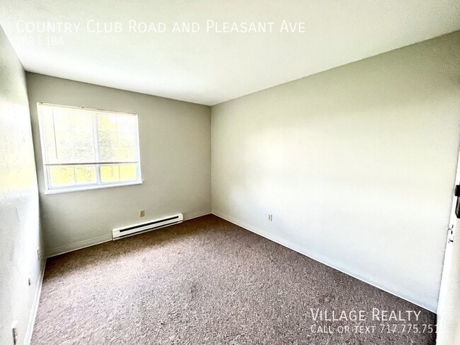 Building Photo - 611 Country Club Rd