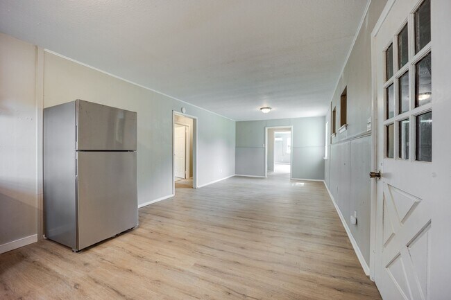 Foto del edificio - FREE MONTH RENT! Freshly Updated 3 Bedroom House