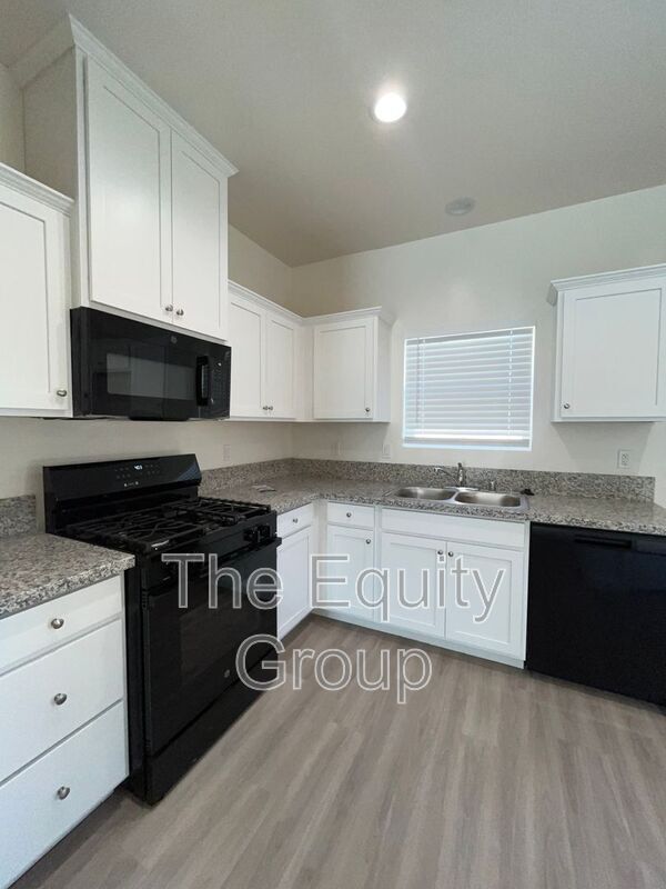 Foto del edificio - 4116 E Kaweah Ave