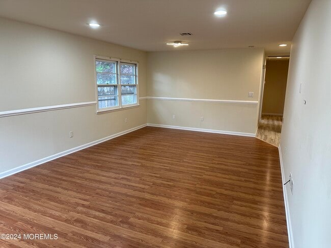 Building Photo - 974 Cypress Ave