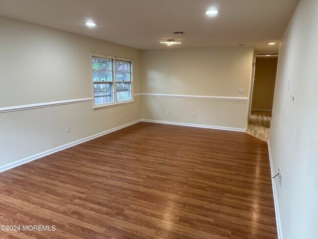 Foto del edificio - 974 Cypress Ave