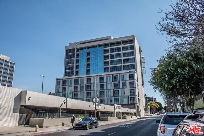 Foto del edificio - 3223 W 6th St