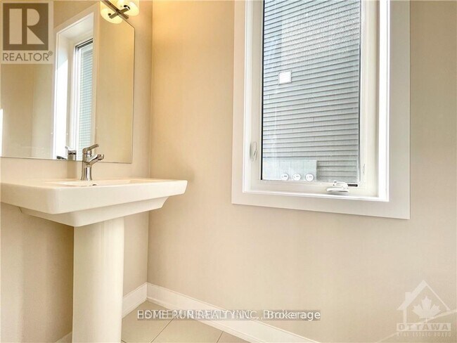 Photo du bâtiment - 329 Canadensis Ln