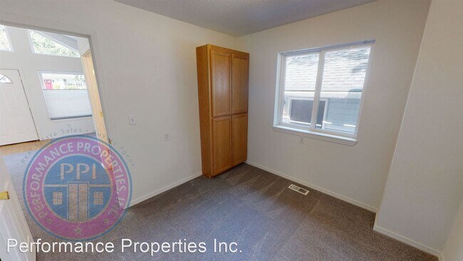 Building Photo - 2 br, 2 bath House - 621 9th Street
