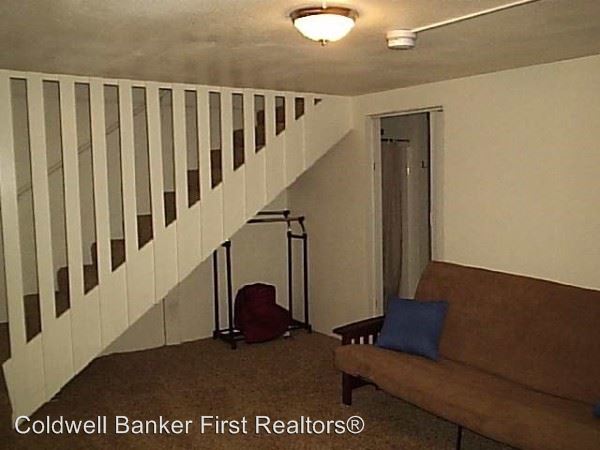 Building Photo - 215 W Birch St
