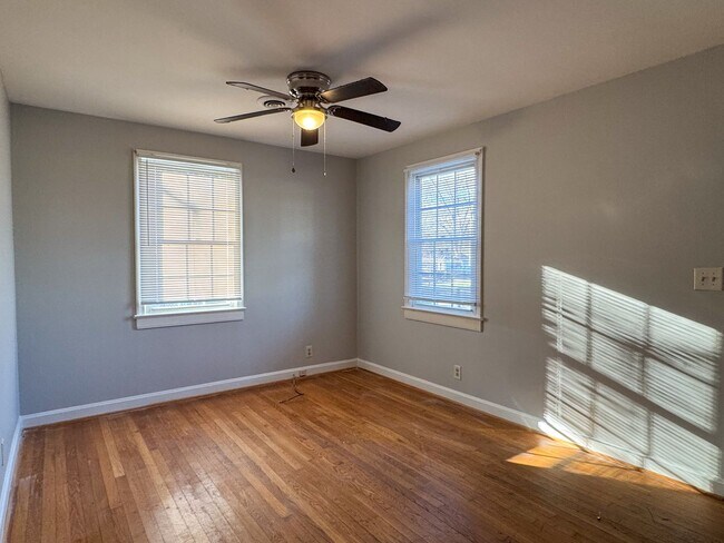 Foto del edificio - 305 Stonewall Ave