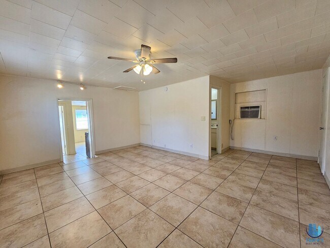Building Photo - 2 BEDROOM, 1 BATHROOM House for rent in Lakeland - Available NOW !