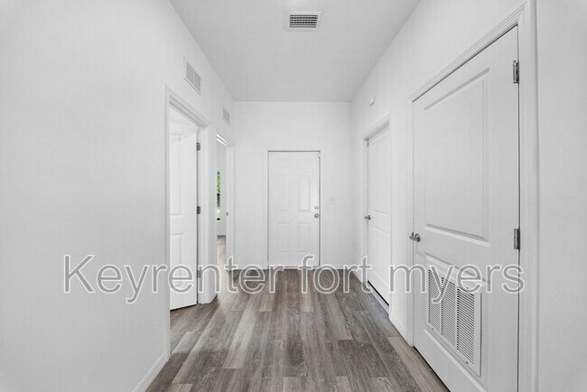 Foto del edificio - 4716 29th St SW