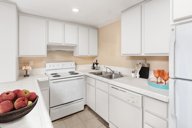 Building Photo - Aztec Campus Apartments