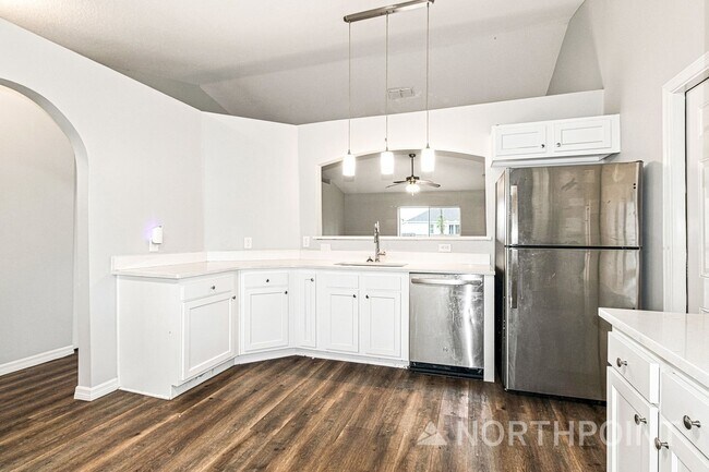 Foto del edificio - Now Available! 3 BR/2BA | Newly Renovated Single Family Home | 2-Car Garage Parking | Fenced back...