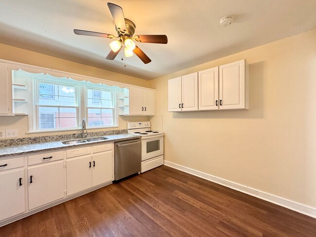 Building Photo - Kirkwood 2 BR