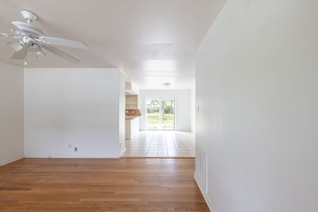 Foto del edificio - 9720 Brooks Ln