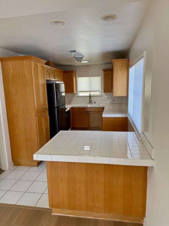 Kitchen - 860 Manhattan Beach Blvd