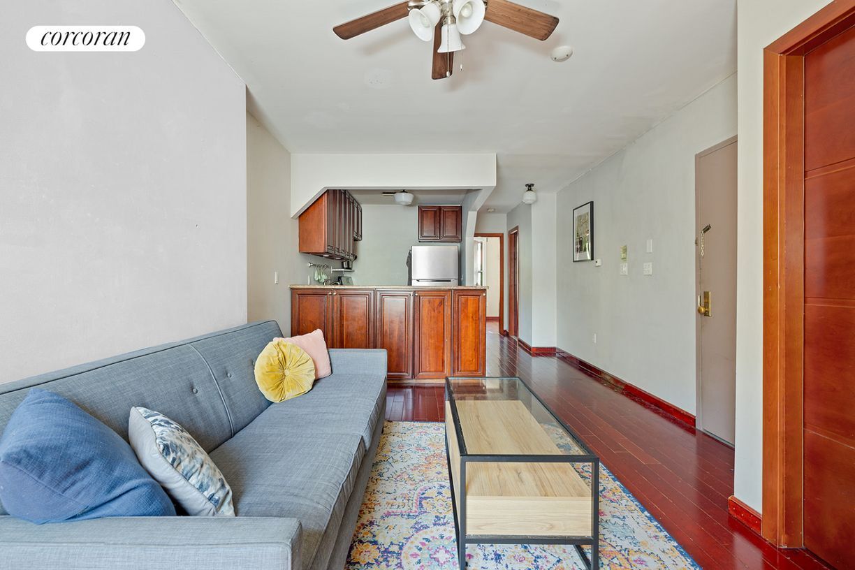 Primary Photo - 230 Hoyt St