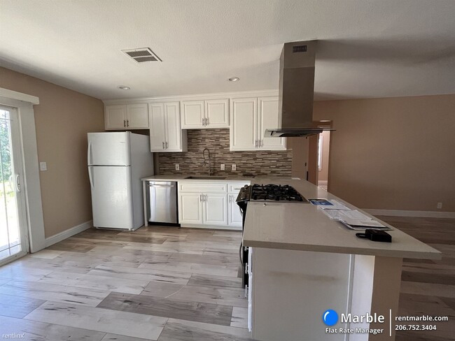 Building Photo - 3 br, 2 bath House - 2155 Red Robin Ln