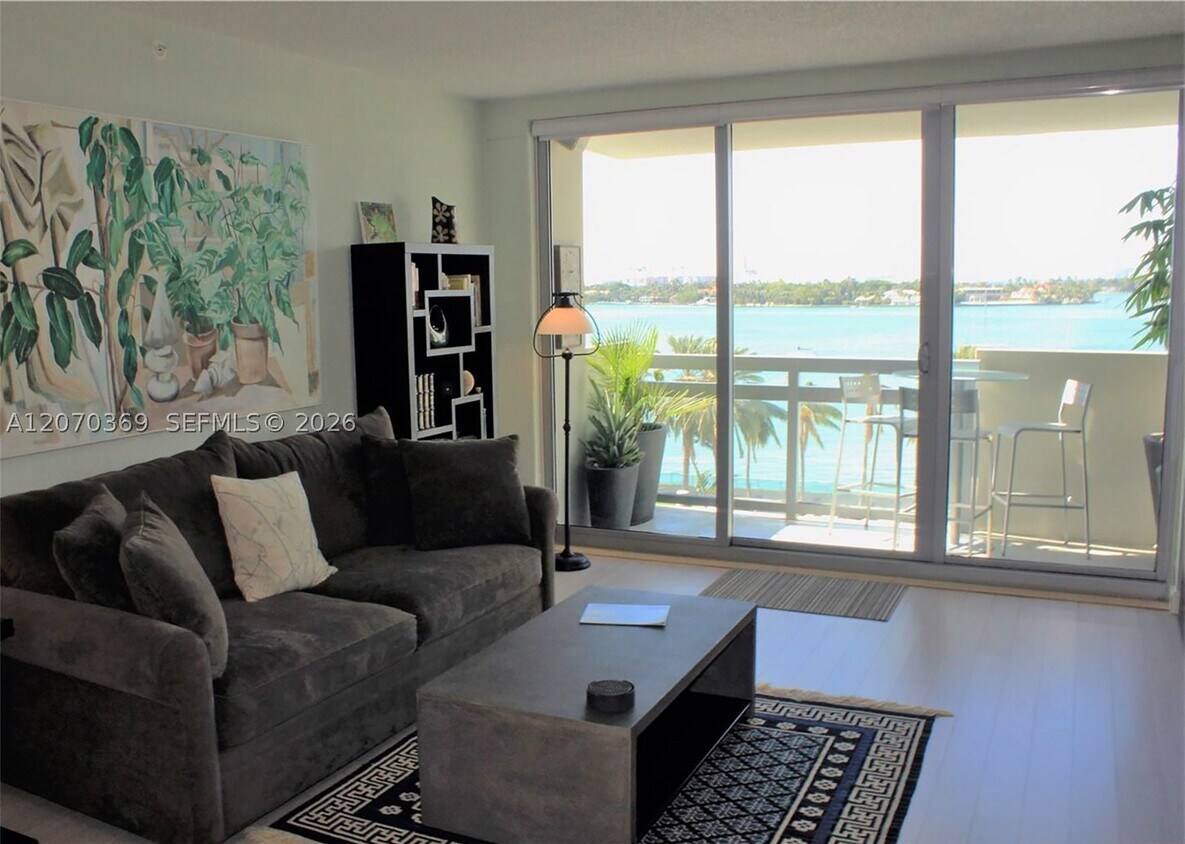 Foto del edificio - 1500 Bay Dr E