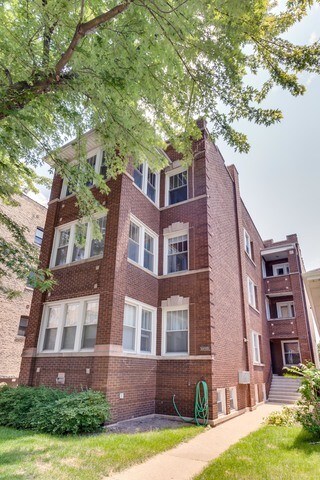 Primary Photo - 2215 W Foster Ave