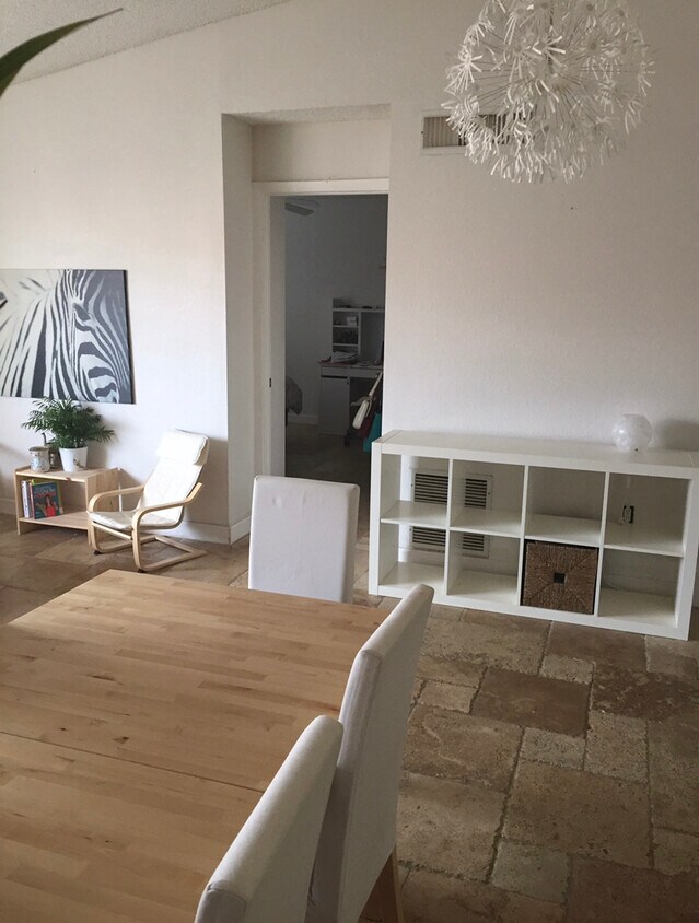 Photo - 8035 Lake Dr (Doral, FL)