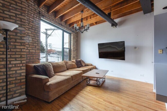 Building Photo - 2943 N Lincoln Ave