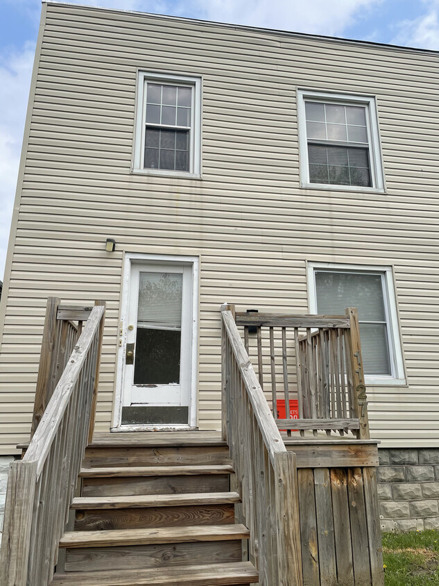 Primary Photo - 1127 Grant Ave