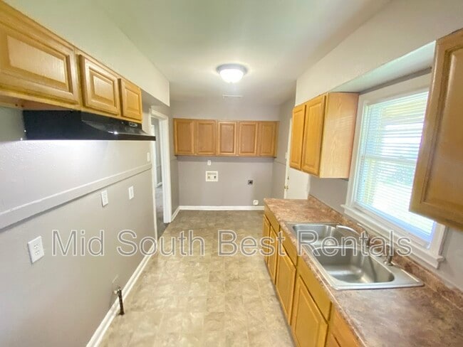 Building Photo - 501 Sullivan Dr (Whitehaven)