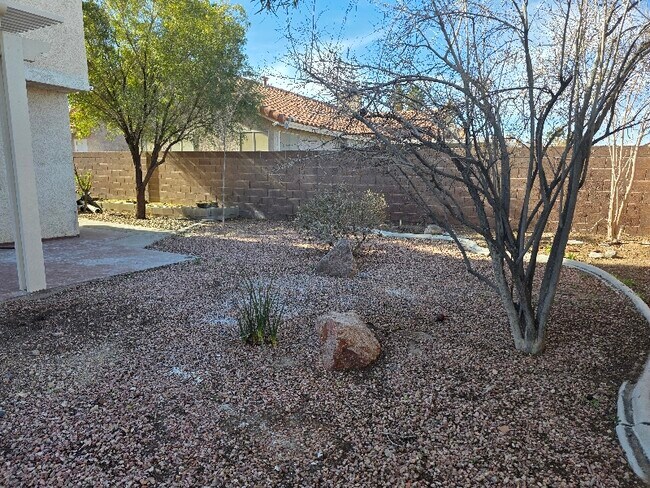 Building Photo - 1834 Escondido Terrace