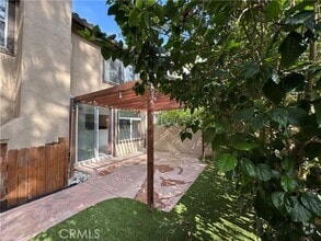 Building Photo - 5 Meadowbrook