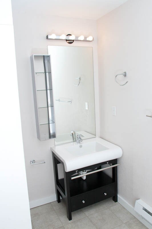 Baño 1 - 1425 E Yesler Way