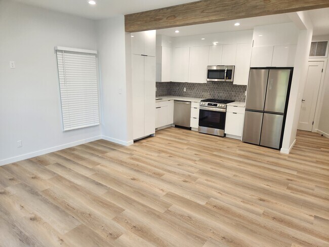 Foto del edificio - 9940 Robbins Dr
