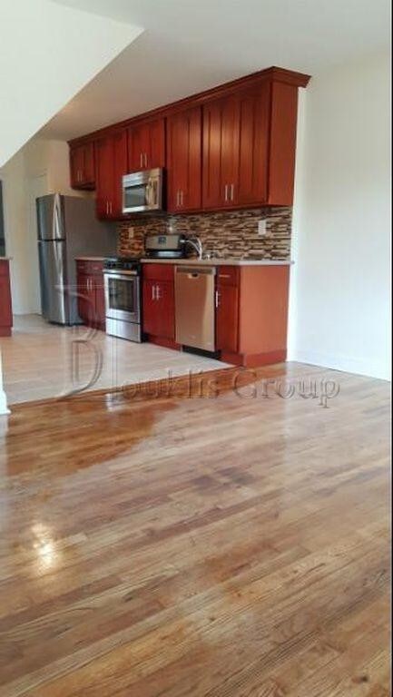 Primary Photo - 273 Balcom Ave
