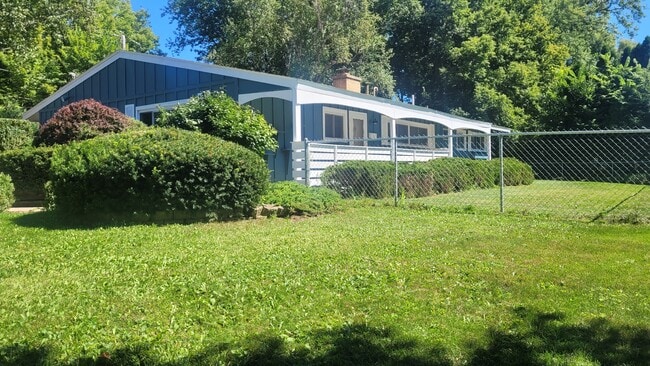 Foto del edificio - 504 S Butterfield Rd.