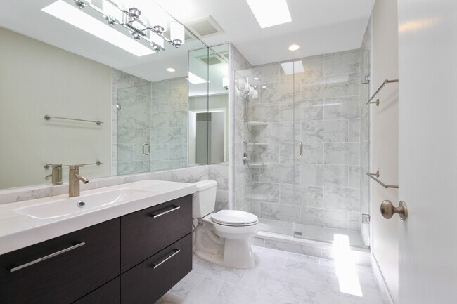 Foto del edificio - 2357 N Wayne Ave