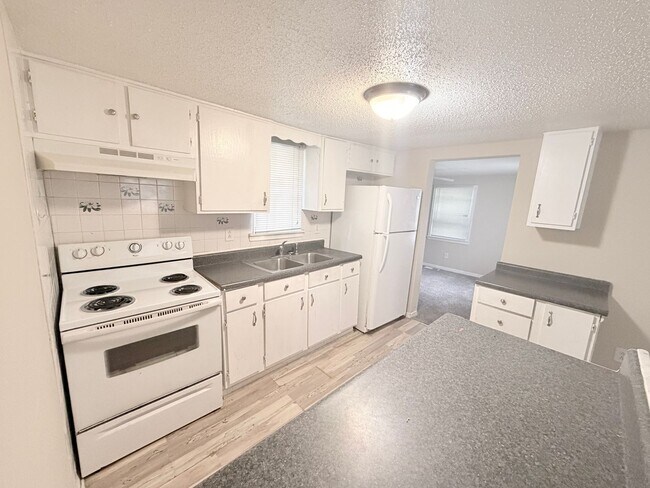 Foto del edificio - 806 1/2 E Devon St (MOVE-IN READY)!!