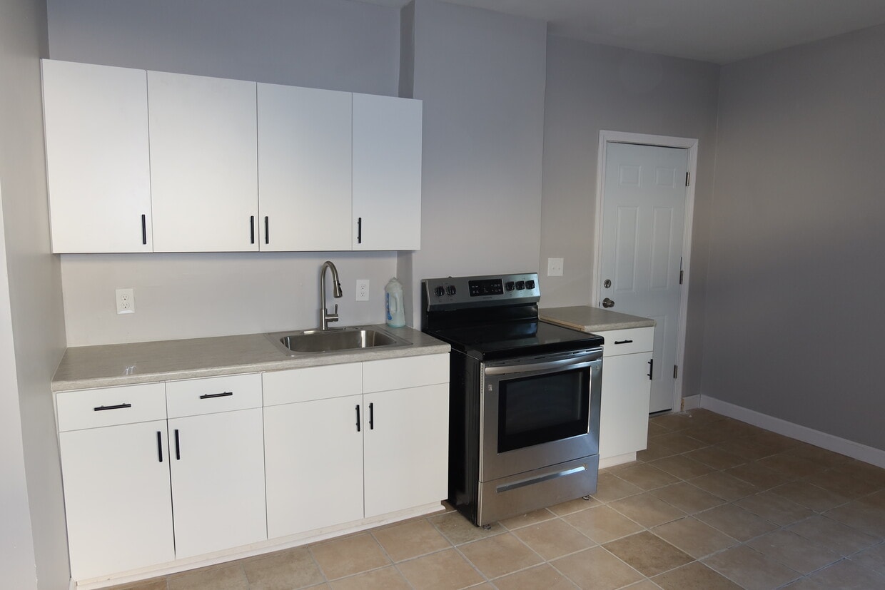 Unit 2 Kitchen - 16 Benton St