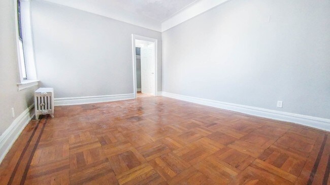 Foto del edificio - 471 E 45th St