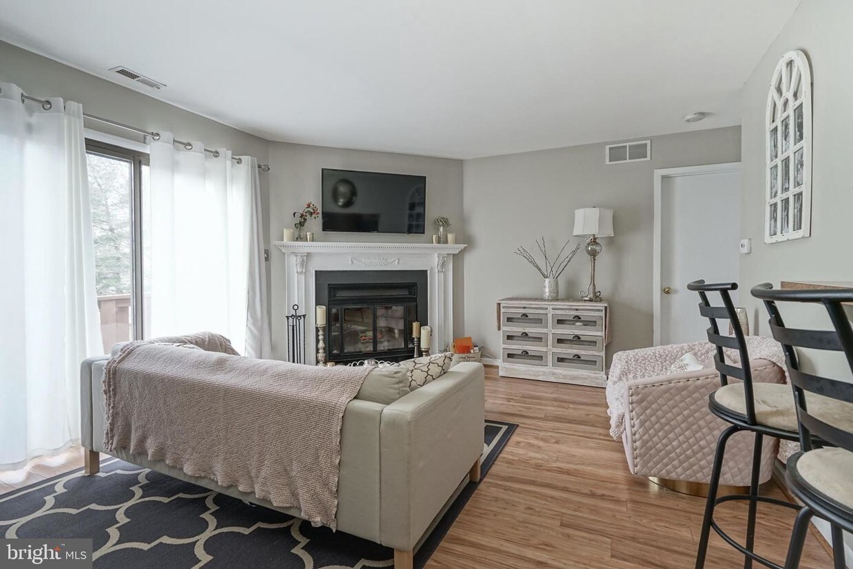 1806 Woodhollow Dr, Evesham Township, NJ 08053 Room for Rent in Evesham Township, NJ